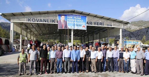Antalya Döşemealtı'nda meydan ve pazaryeri açıldı