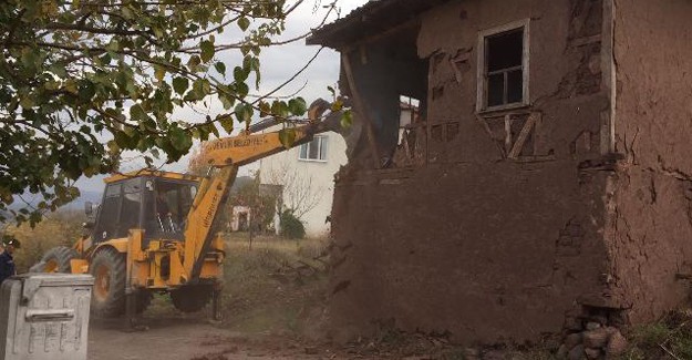 Gemlik Kumsaz'da kaçak yapı yıkımları tamamlandı!