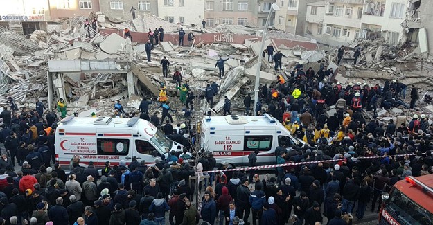 Zeytinburnu Belediyesi'nden yıkılan bina ile ilgili açıklama!