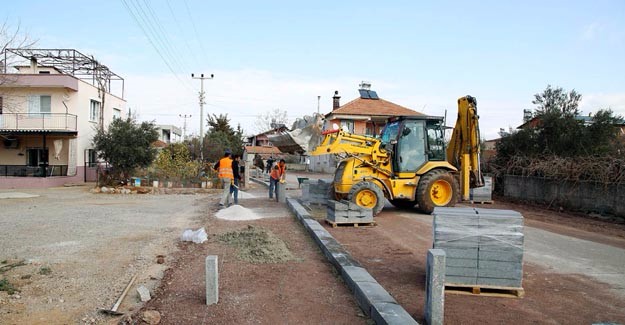 Antalya Döşemealtı Belediyesi yol çalışmalarını aralıksız sürdürüyor!