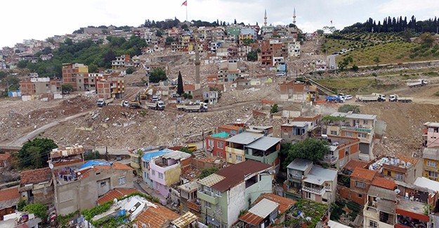 İzmir Kadifekale'de kamulaştırılan 180 binanın yıkımı tamamlandı!