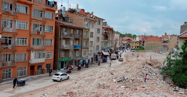 Konya Meram Larende Yokuşu'nda binaların yıkımı tamamlandı!