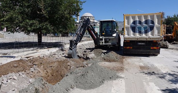 Erzincan Belediyesi 3 mahallede alt ve üst yapı çalışmalarını tamamlıyor!