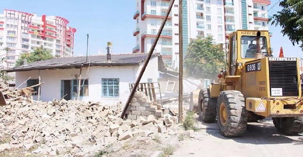 Konya Karatay'da 86 metruk bina yıkıldı!