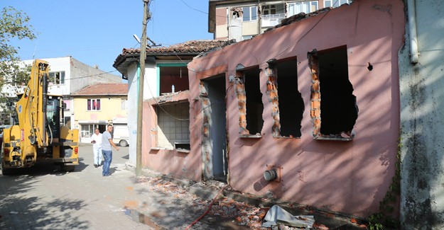 Bursa Demirtaşpaşa'da kamulaştırılan 6 binanın yıkımı gerçekleştirildi!
