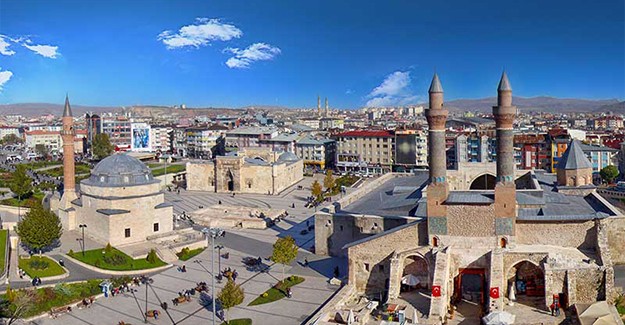 TOKİ Sivas'ta 1000 konuttan 240'nın inşasına başladı!