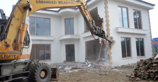 Osmangazi Belediyesi kaçak lüks villayı yıktı!