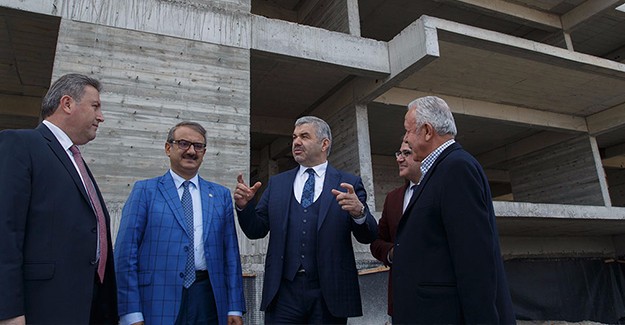 Başkan Çelik, Hacılar’daki kentsel dönüşüm alanını inceledi!