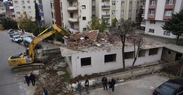 Kartal Belediyesi metruk binaları yıkıyor!