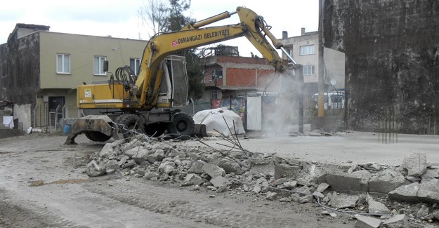 Osmangazi Geçit Mahallesi'nde kaçak yapılan inşaat yıkıldı!