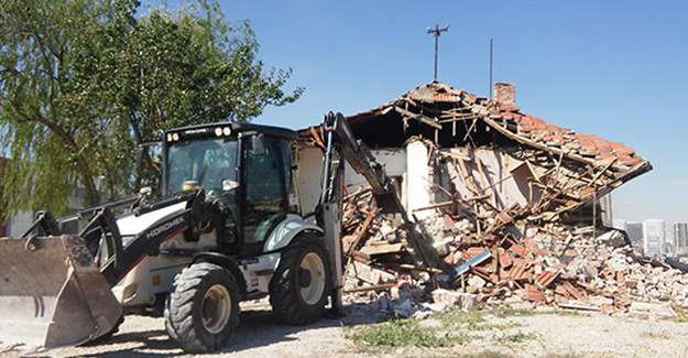 Çankaya Belediyesi gecekondu yıkımını sürdürüyor!