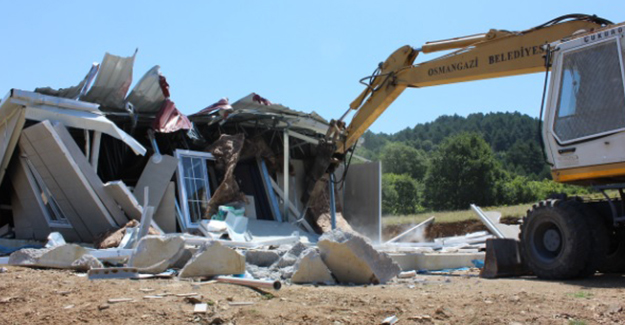 Osmangazi Belediyesi Uludağ'ın eteklerinde yer alan kaçak yapıları yıkıyor!