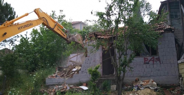 İzmit Belediyesi 2018 yılında 68 adet metruk binanın yıkımını gerçekleştirdi!