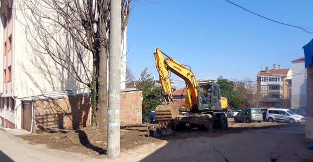 Osmangazi Belediyesi metruk binaların yıkımına devam ediyor!