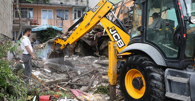 Eyüpsultan Belediyesi metruk binaların yıkımını gerçekleştiriyor!