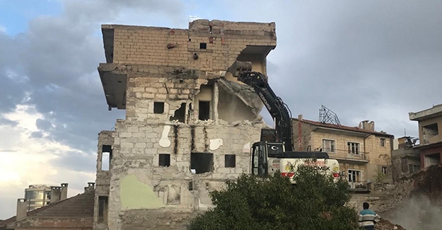 Nevşehir Belediyesi tarafından metruk binalar yıkılıyor!
