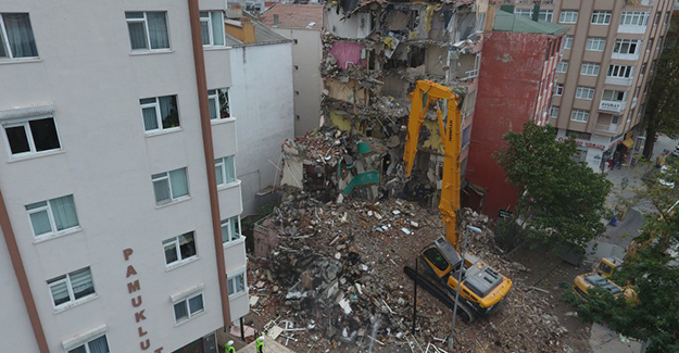 Silivri Belediyesi kentsel dönüşüm kapsamında yıkım çalışmalarını hızlandırdı!