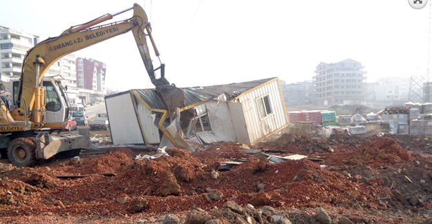 Osmangazi Belediyesi kaçak prefabrik yapıların yıkımına devam ediyor!