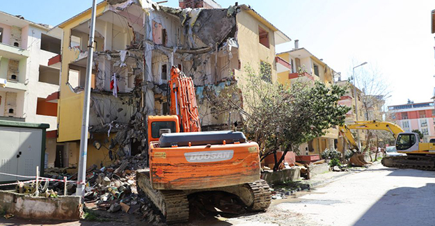 Büyükçekmece'de 8 bina kentsel dönüşüm kapsamında yıkıldı!