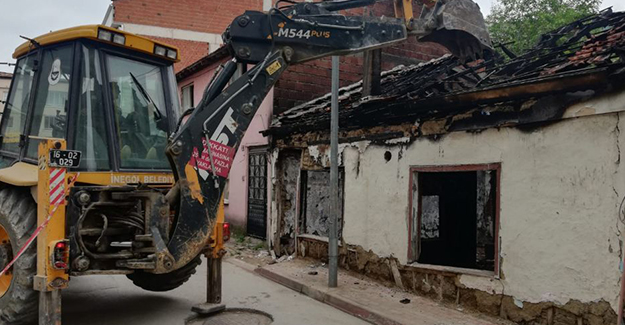 İnegöl Belediyesi metruk yapıların yıkımlarına devam ediyor!