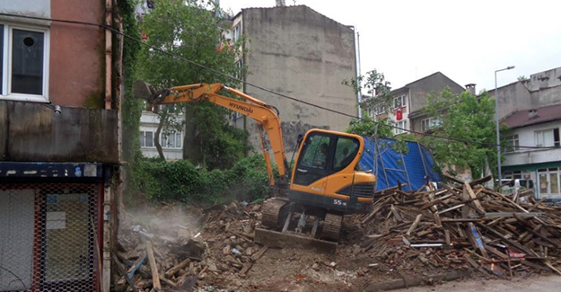 Bursa Osmangazi'de metruk yapıların yıkımları devam ediyor!