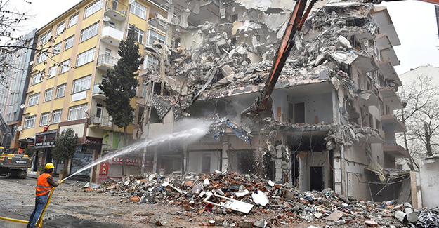 Avcılar Belediyesi 1 yılda kentsel yenileme kapsamında 140 binayı yıktı!