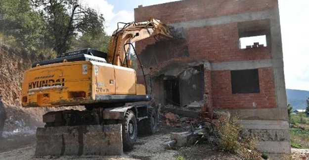 Osmangazi Belediyesi inşaat halindeki 2 kaçak evi yıktı!
