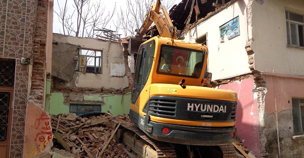 Osmangazi Belediyesi 2020 yılında 81 metruk binayı yıktı!