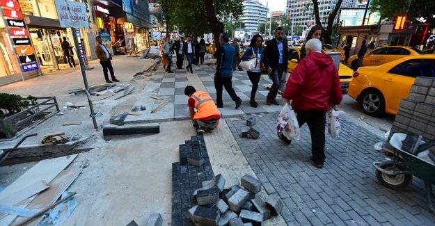 Ankara Büyükşehir Belediyesi Kızılay'ın kaldırımlarını yeniliyor!