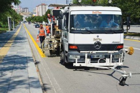 Ankara Büyükşehir Belediyesi'nden 6 bin km'lik yol çizgisi...