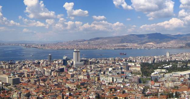 "İzmir'de her yıl 30 bin konutu yenilemek zorundayız"