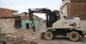 Osmangazi Namık Kemal Mahallesi’nde kamulaştırılan 8 bina yıkıldı!