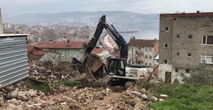 Gemlik Orhaniye Mahallesi'nde 4 metruk bina daha yıkıldı!
