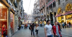 Beyoğlu İstiklal Caddesi'nde riskli binalar yenileniyor!