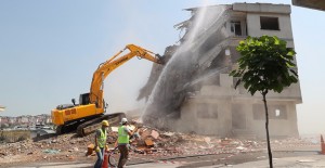Gaziosmanpaşa'da depreme dayanıksız binalar yıkılıyor!