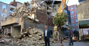 Gemlik Belediyesi Balıkpazarı Mahallesinde binaların yıkım çalışmalarına başladı!