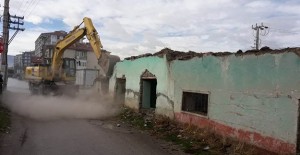 Ereğli Belediyesi metruk binaların yıkım çalışmalarını sürdürüyor!