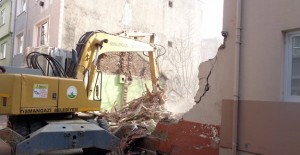 Osmangazi Belediyesi metruk bina yıkımlarına Çirişhane Mahallesi ile devam ediyor!