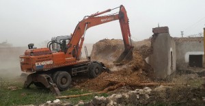 Aksaray Belediyesi metruk binaların yıkımını sürdürüyor!