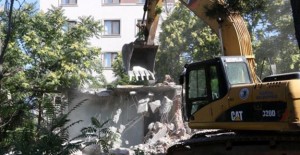 Kartal Belediyesi metruk binaların yıkımına devam ediyor!