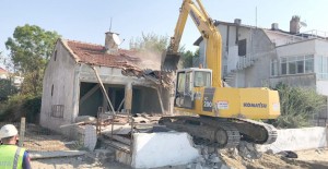 Silivri Belediyesi metruk bina yıkımlarına devam ediyor!