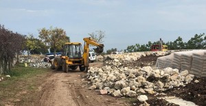Gemlik Belediyesi Kurşunlu'da kaçak yapıları yıktı!