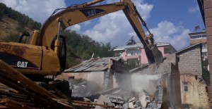 Bingöl Belediyesi 8 ayda 45 metruk yapının yıkımını gerçekleştirdi!