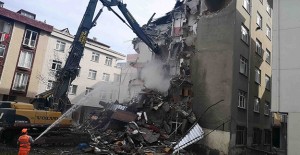 Bağcılar'da kentsel dönüşüm kapsamında bina yıkımları devam ediyor!