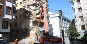 Esenler'de riskli binaların yıkım çalışmaları devam ediyor!