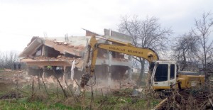Osmangazi Belediyesi metruk bina yıkım çalışmalarına devam ediyor!