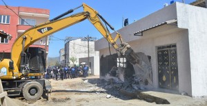 Yıldırım Belediyesi kaçak yapıların yıkım çalışmalarına devam ediyor!