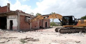 Nilüfer Belediyesi 25 metruk binanın yıkımını gerçekleştirdi!