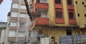 Kartal'da riskli yapı raporu alınan binaların yıkımı devam ediyor!
