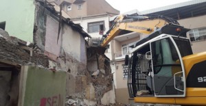 Osmangazi Hacı İlyas Mahallesi'ndeki metruk bina yıkıldı!